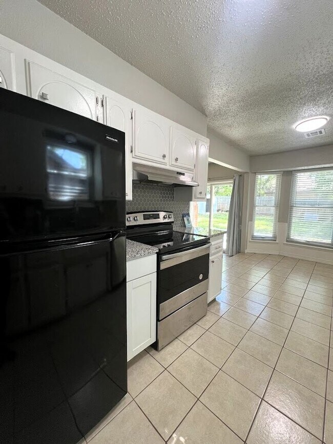 Building Photo - Your Dream Home Awaits! $500 OFF FIRST FUL...
