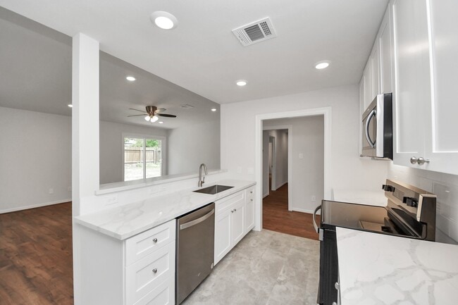 Building Photo - 6034 John Dreaper Dr