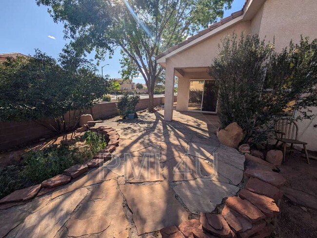 Building Photo - 9800 Kokopelli Dr NW