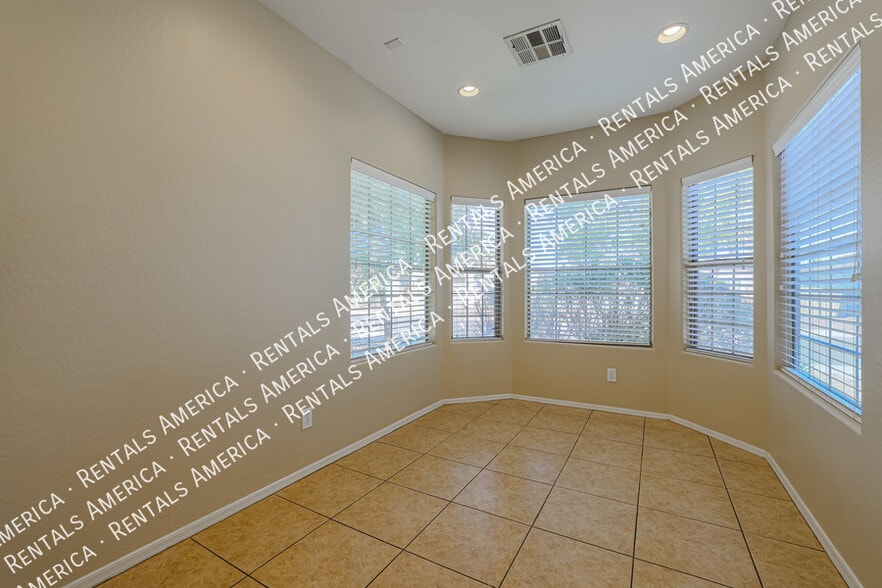 Building Photo - 201 W Kona Dr