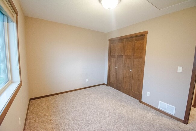 Building Photo - 6736 Clarkia Dr NW