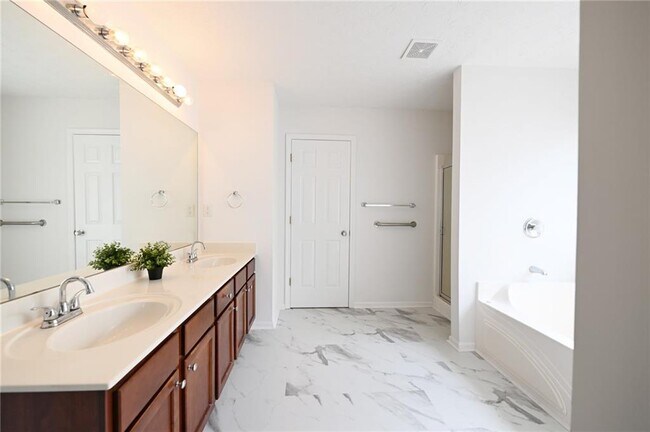 Building Photo - 3998 Oak Crossing Dr NE