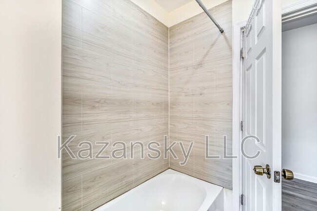 Building Photo - 5625 Sprague St