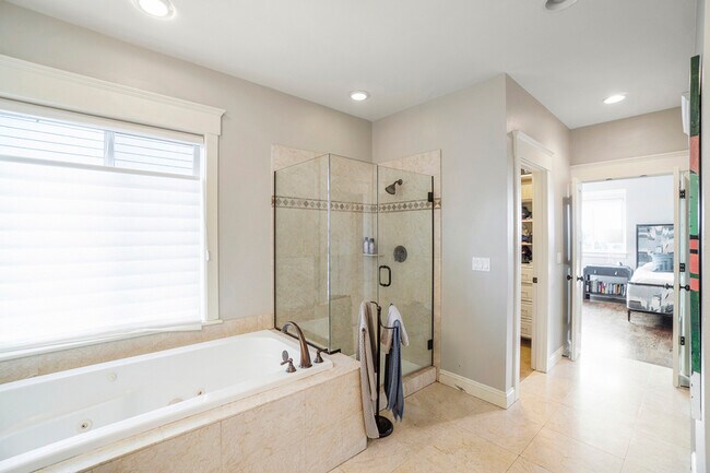 Building Photo - 6215 NE Princeton Way