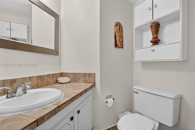 Building Photo - 1817 S Ocean Dr