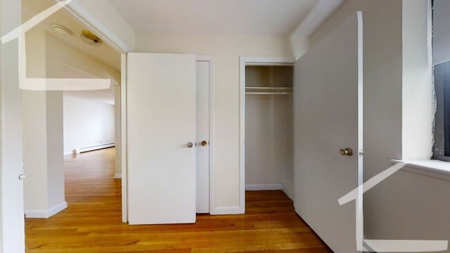 Building Photo - 2Br/1Bth, Great location, easy access to Mass Pike.  MUST SEE!!