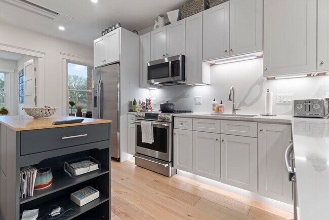 Building Photo - 1797 Beacon St