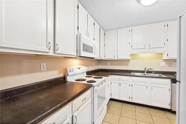 Building Photo - 3505 Pepper Ridge Dr