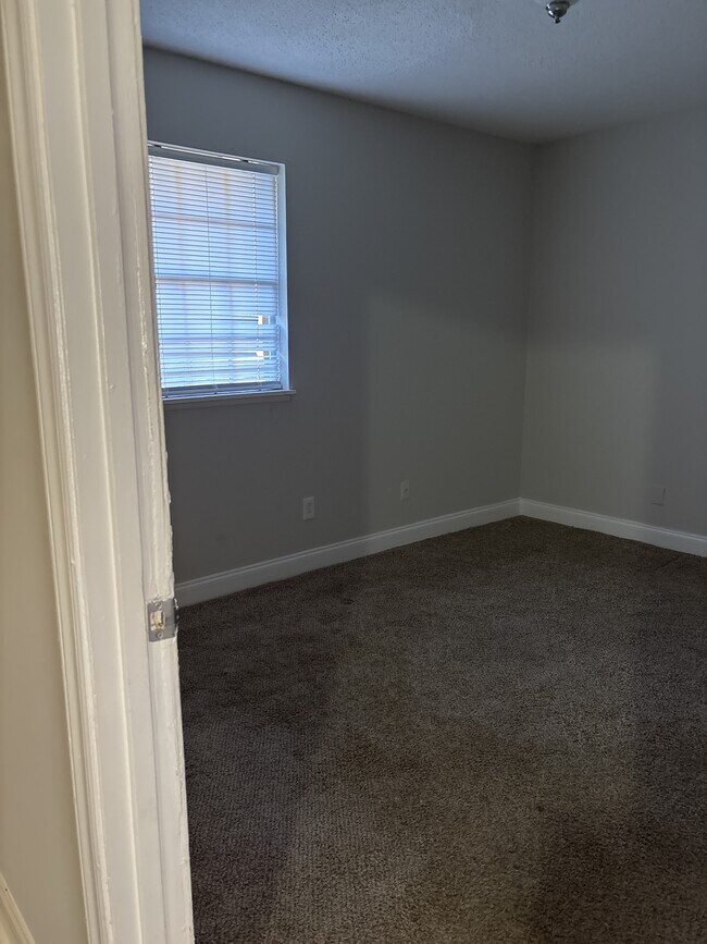 Building Photo - 115 Florence St