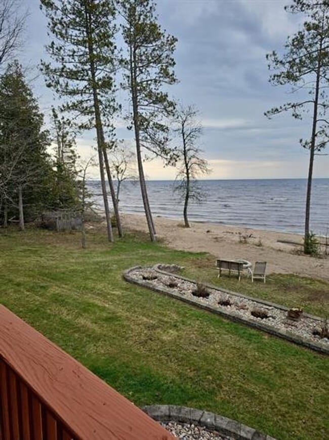 Building Photo - 1262 Michigan 35 Bark River, MI