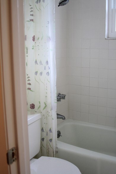 Building Photo - 4210 Ironwood Cir