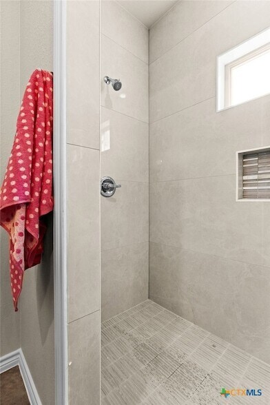 Building Photo - 414 W Avenue C