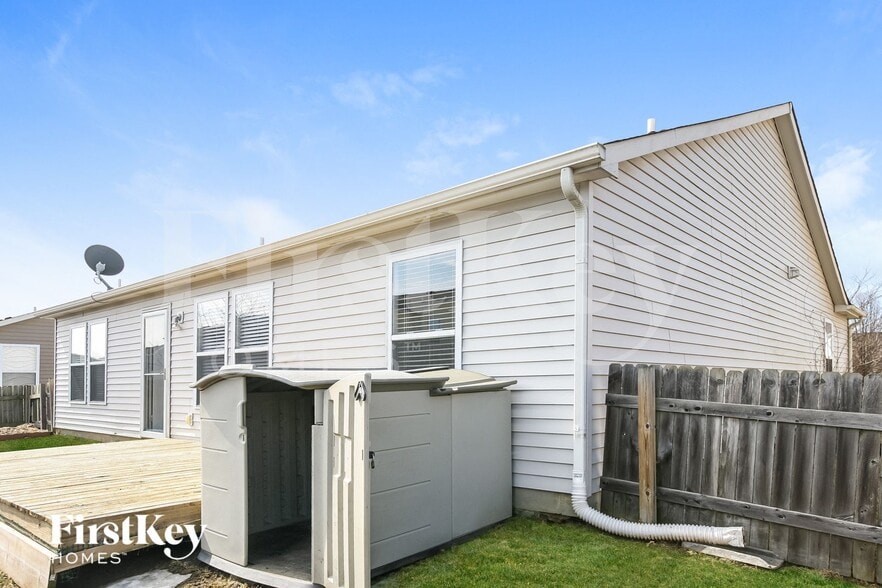 Building Photo - 915 Streamside Dr