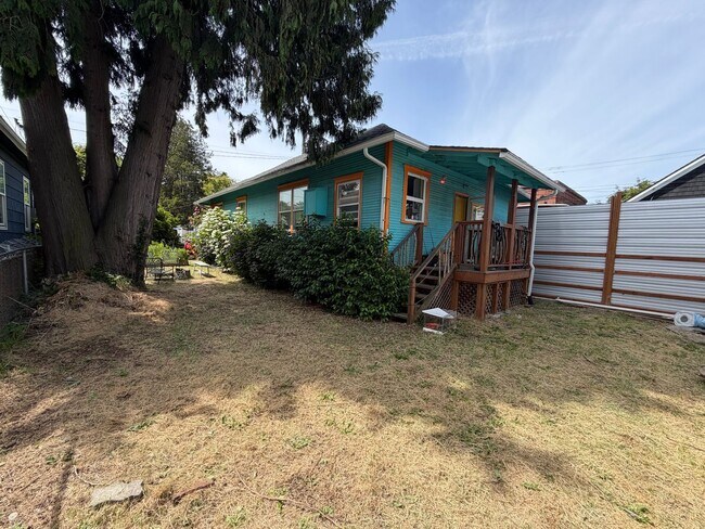 Building Photo - Charming 1,100 Sq Ft 2BR Home in South Park - Prime Seattle Location - Washer/Dryer in Unit!