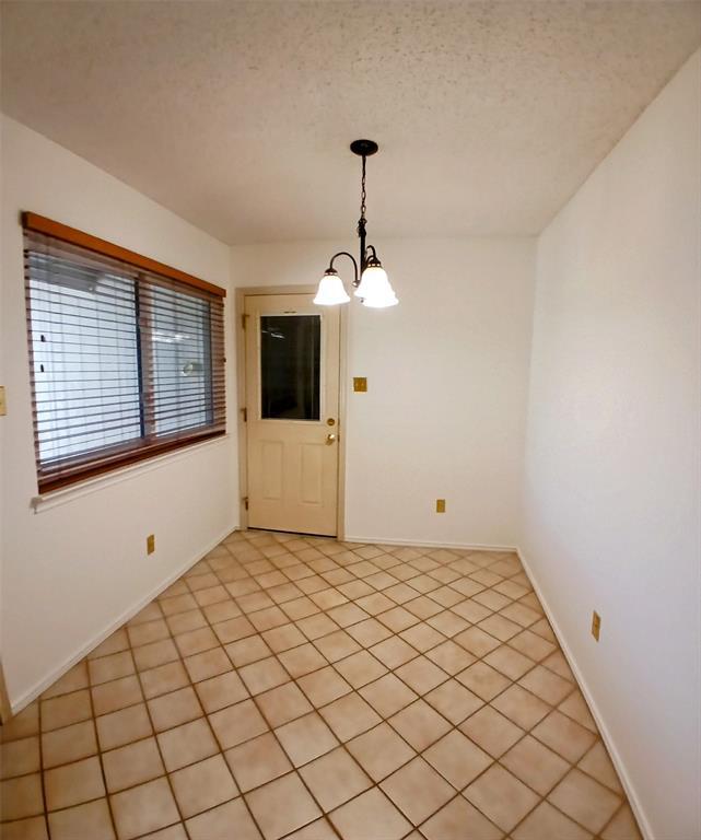 Building Photo - 8226 Summer Side Dr