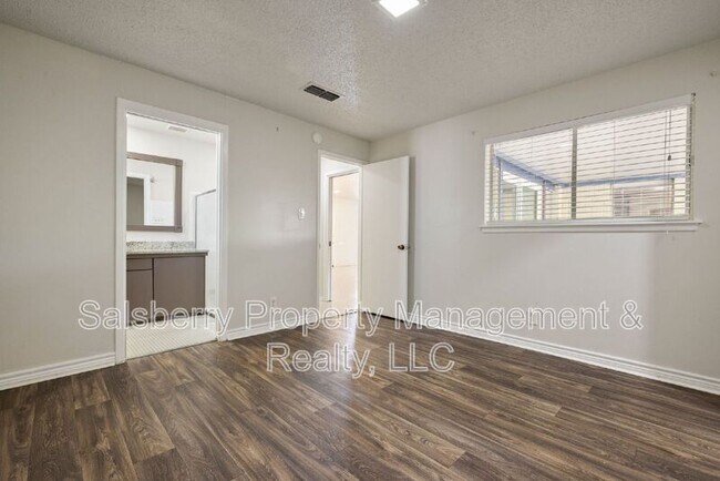 Building Photo - 4915 Westlake Dr