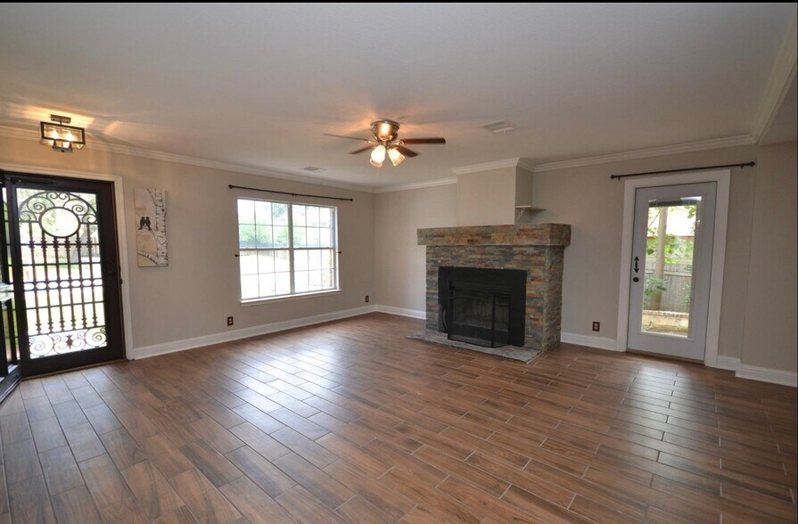 Building Photo - 9543 Summerbrook