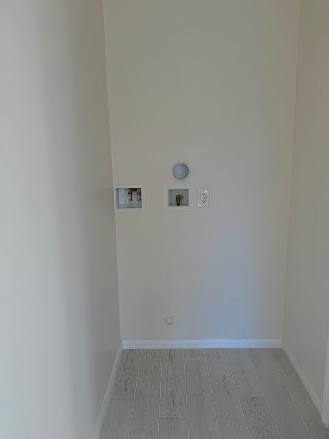 Building Photo - Dalton