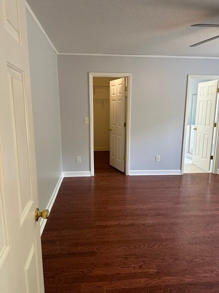 Master bedroom - 1524 Hawkcrest Ln
