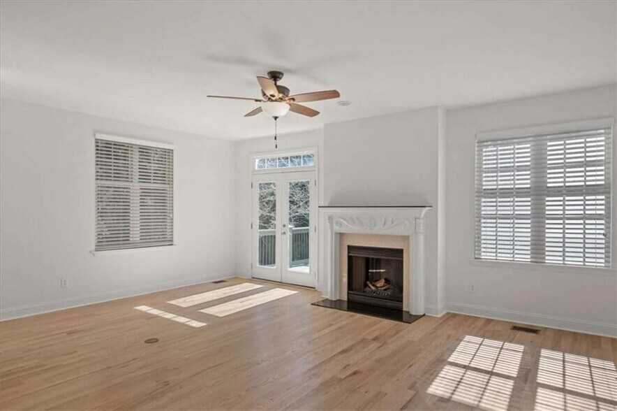 Building Photo - 110 Garrison Walk