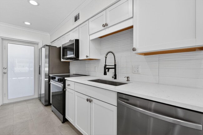 Building Photo - 624 Southwind Cir