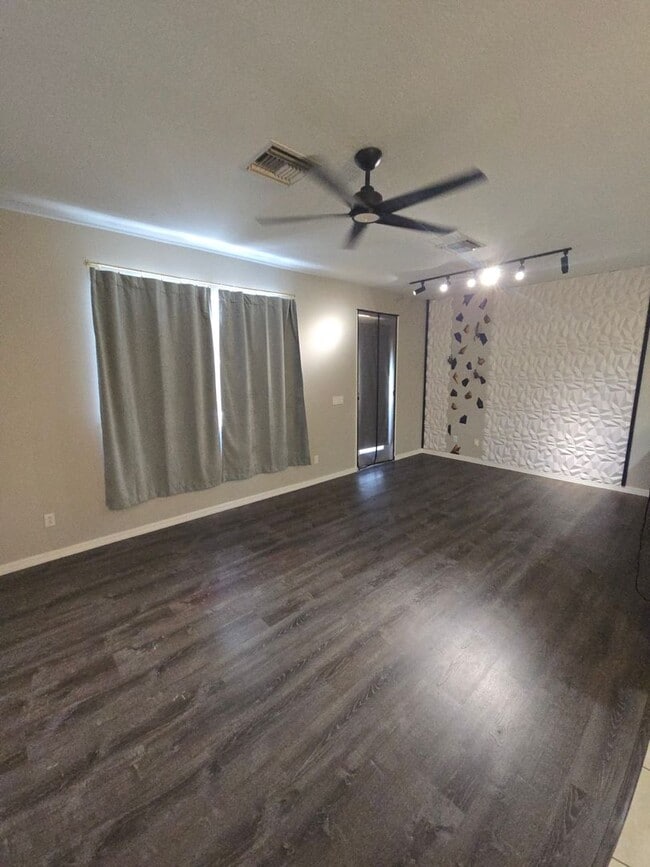 Building Photo - Modern 3 Bedroom 2.5 Bath in Gibsonton (**...