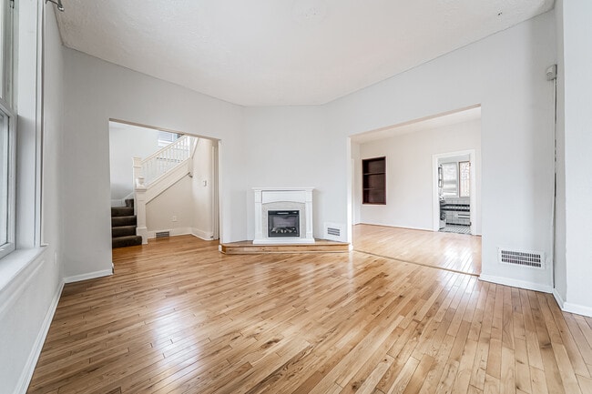 Building Photo - 1453 W 101st St