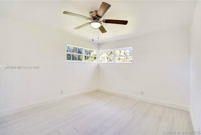 Building Photo - 1301 NE 147th St
