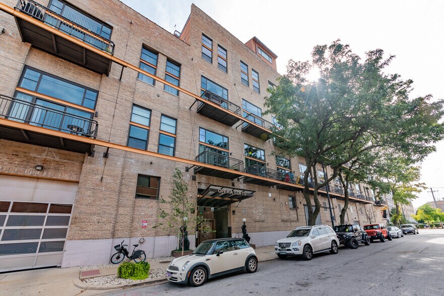Primary Photo - 2545 S Dearborn St