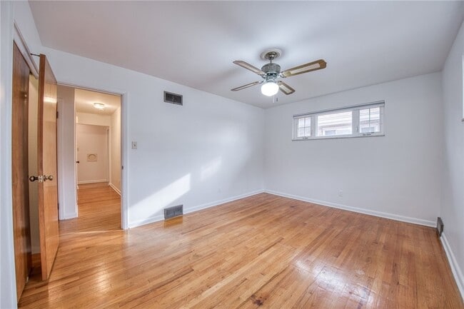 Building Photo - 5523 Rippey Pl