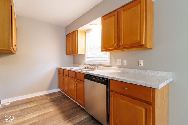 Building Photo - 432 Woodview Dr