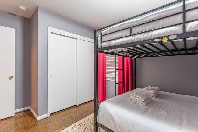 Building Photo - 1601 15th Ave S