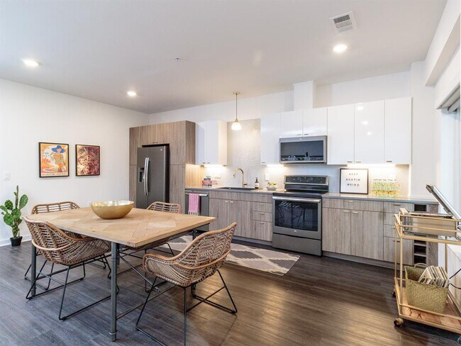 Building Photo - 4361 S Congress Ave