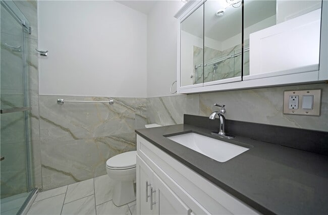 Building Photo - 184 N Main St