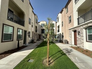Building Photo - 2 BEDROOM HOME FOR LEASING IN Pomona