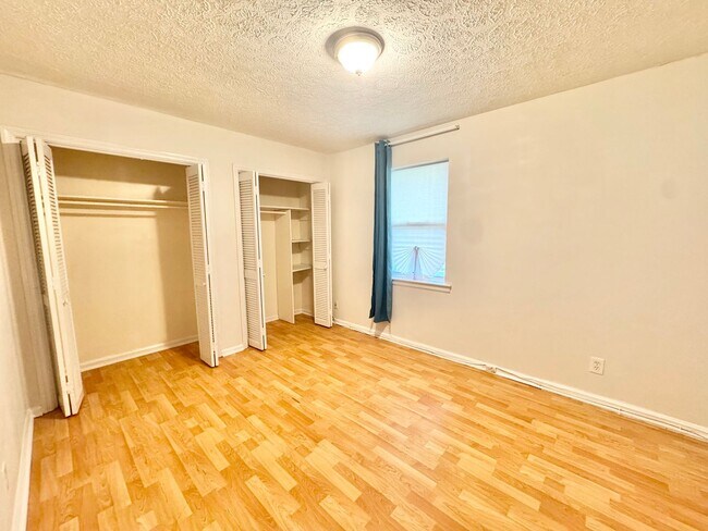 Building Photo - Home located on cul de sac