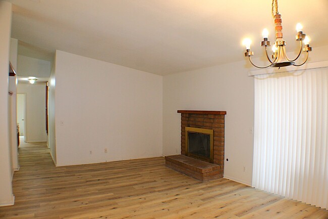 Building Photo - Newly Updated 4 bedroom home for Rent.