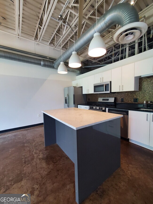 Building Photo - 5200 Peachtree Rd