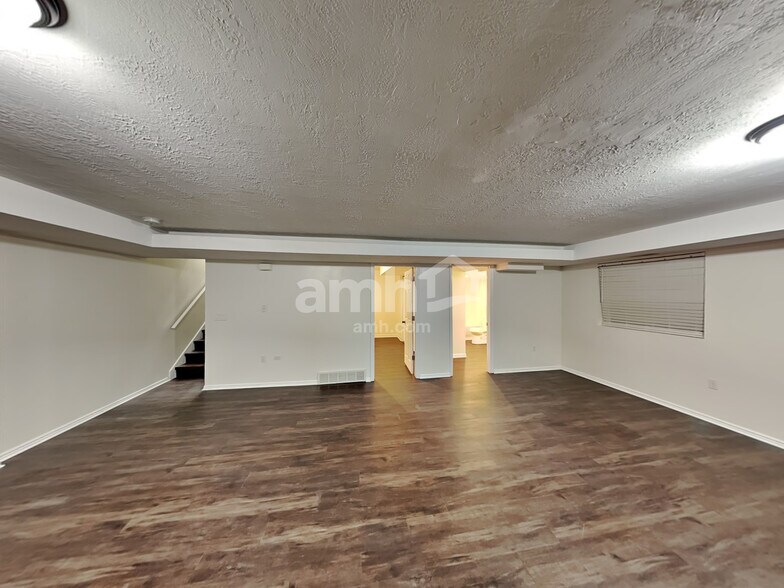 Building Photo - 1074 E 3250 N