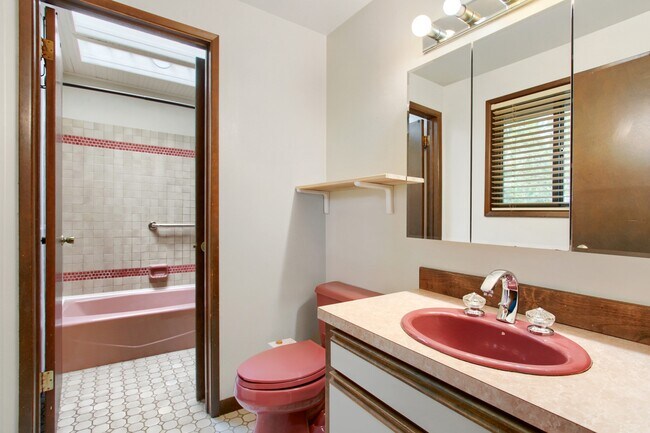 Building Photo - 1707 SW Binford Lake Pkwy