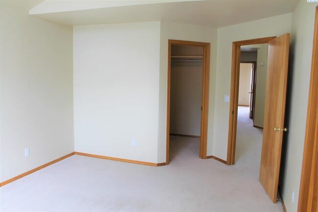 Building Photo - 431 Columbia Point Dr