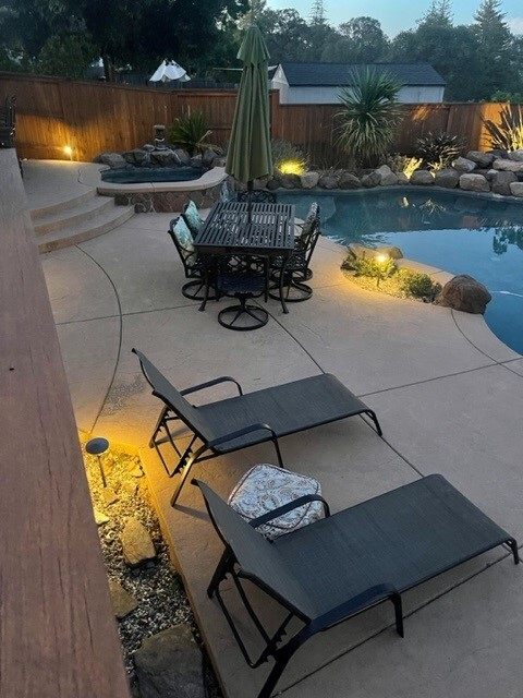 Building Photo - 425 Riverview Dr