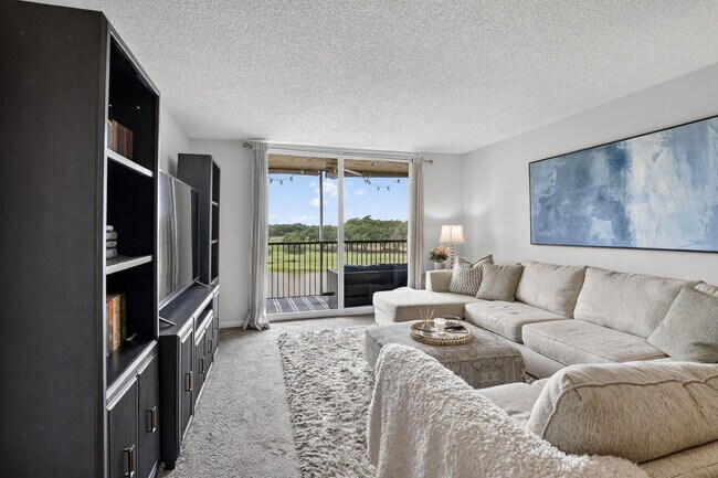 Building Photo - 3001 W Rolling Hills Cir