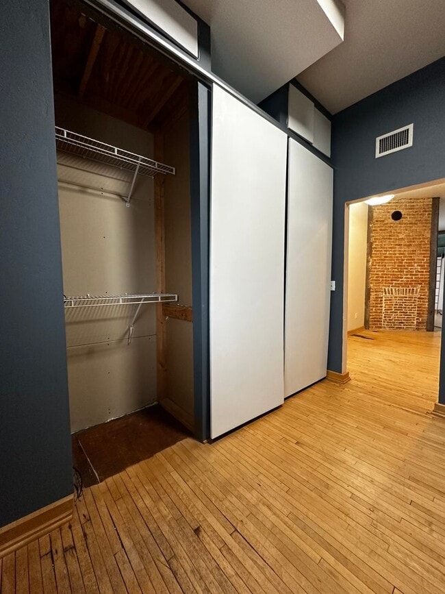 Building Photo - 123 N Broadway