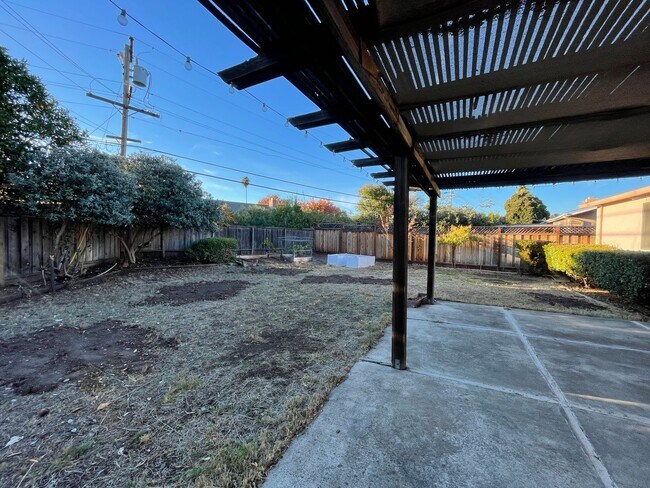 Building Photo - Spacious Home Available in Almaden Valley - 3bd/2ba! Coming Soon!