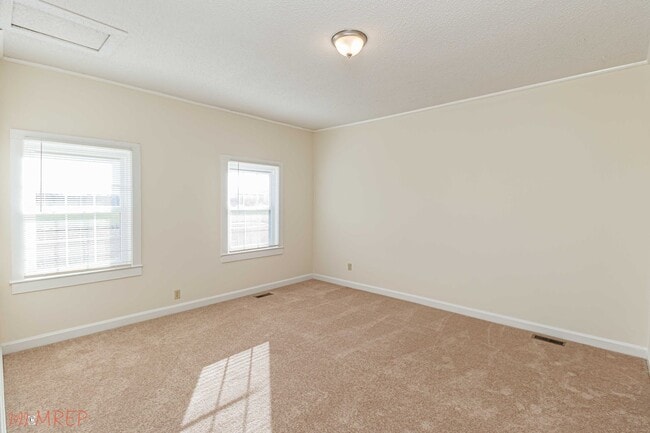 Building Photo - RENOVATED FARMHOUSE in Mt. Olive!