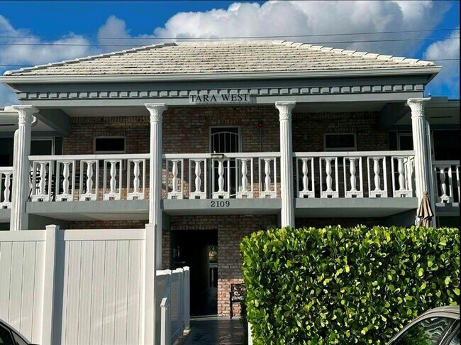 Primary Photo - 2109 NE 68th St