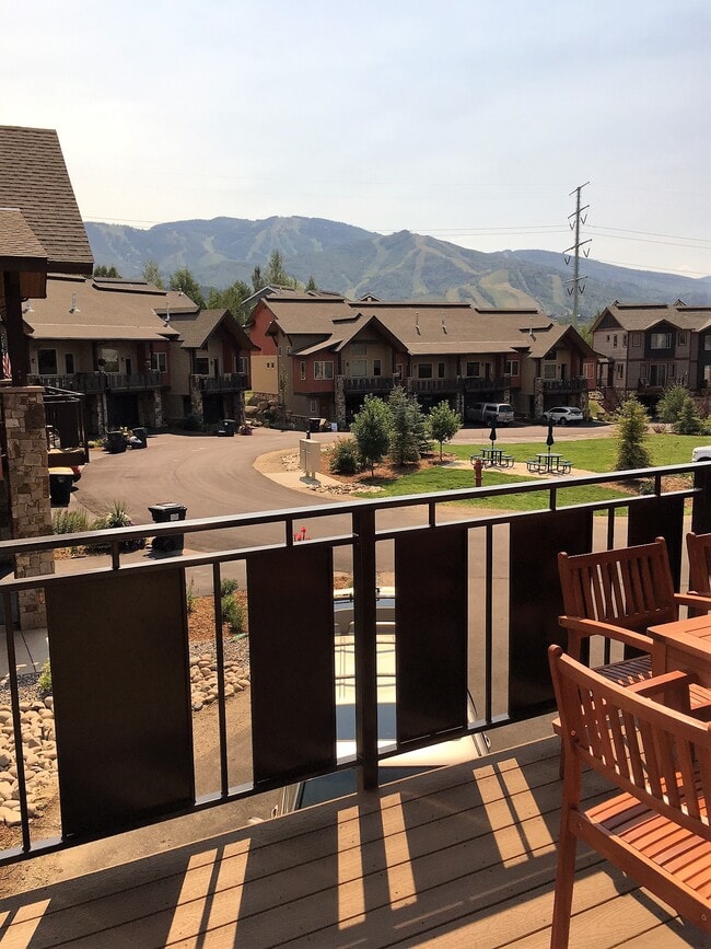 Building Photo - 635 Clermont Cir