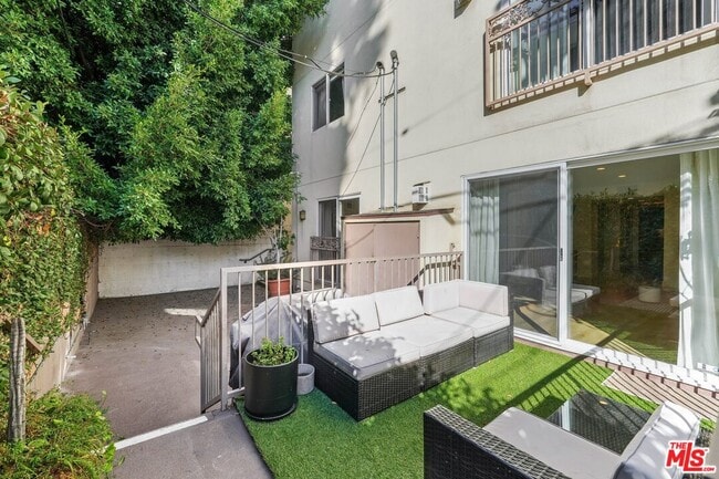 Building Photo - 123 S Clark Dr