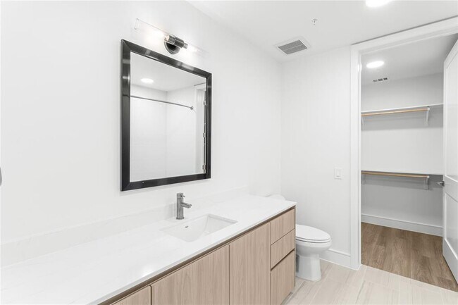 Building Photo - 2311 Westheimer Rd